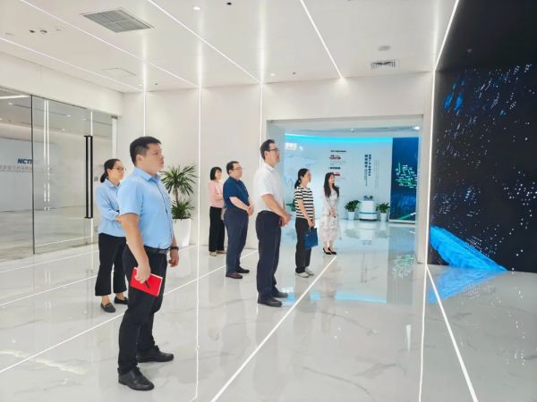 劳模工匠助企行：大国工匠走进纳米城