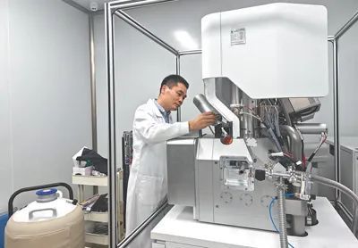 向极微观深入，拓展对生命科学的认知