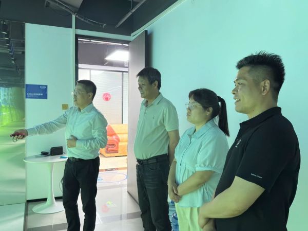 兴化集团到访光科全息，共探光子超材料技术应用与合作