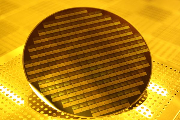 我国首个EUV光刻胶标准进入公示！多家高校EUV光刻材料研究取得成果！