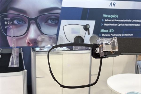 富士康将于 2026 下半年量产micro LED AR 眼镜