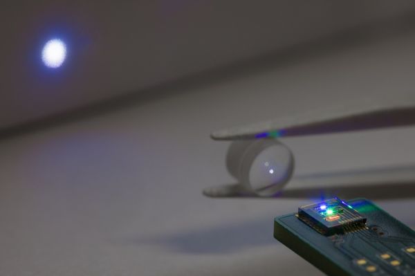 AR显示技术的破局者：激光显示工作组挑战Micro-LED技术市场