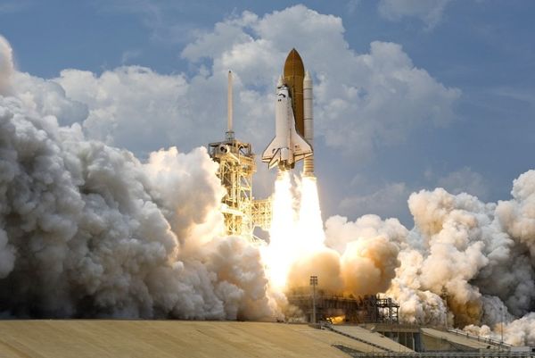 太空战开启！火箭实验室斥资80亿美元收购铱星公司以加速垂直整合，旨在挑战SpaceX星链项目