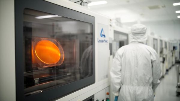 Lasertec预计净利润增长16%至900亿日元，AI芯片需求持续推动业绩